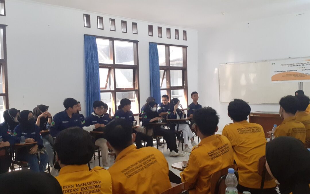 “STUDY BANDING” HIMPUNAN MAHASISWA PENDIDIKAN EKONOMI UNIKU dan UGJ CIREBON