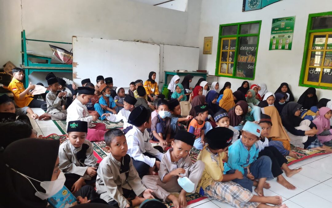 “SIRAM (Silaturahmi Ramadhan)” Himpunan Mahasiswa Pendidikan Ekonomi di Pondok Pesantren Manarul Huda Kadurama, kec. Ciawigebang